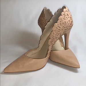Tan heels with cutout motive size 10